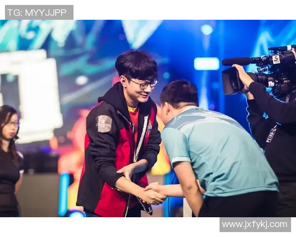 足球明星蔡继锋的传奇人生与赛场背后的奋斗故事 足球明星蔡继锋的传奇人生与赛场背后的奋斗故事